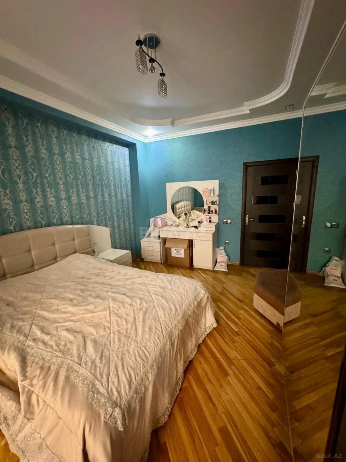Satılır 4 otaqlı mənzil 135.7 m²