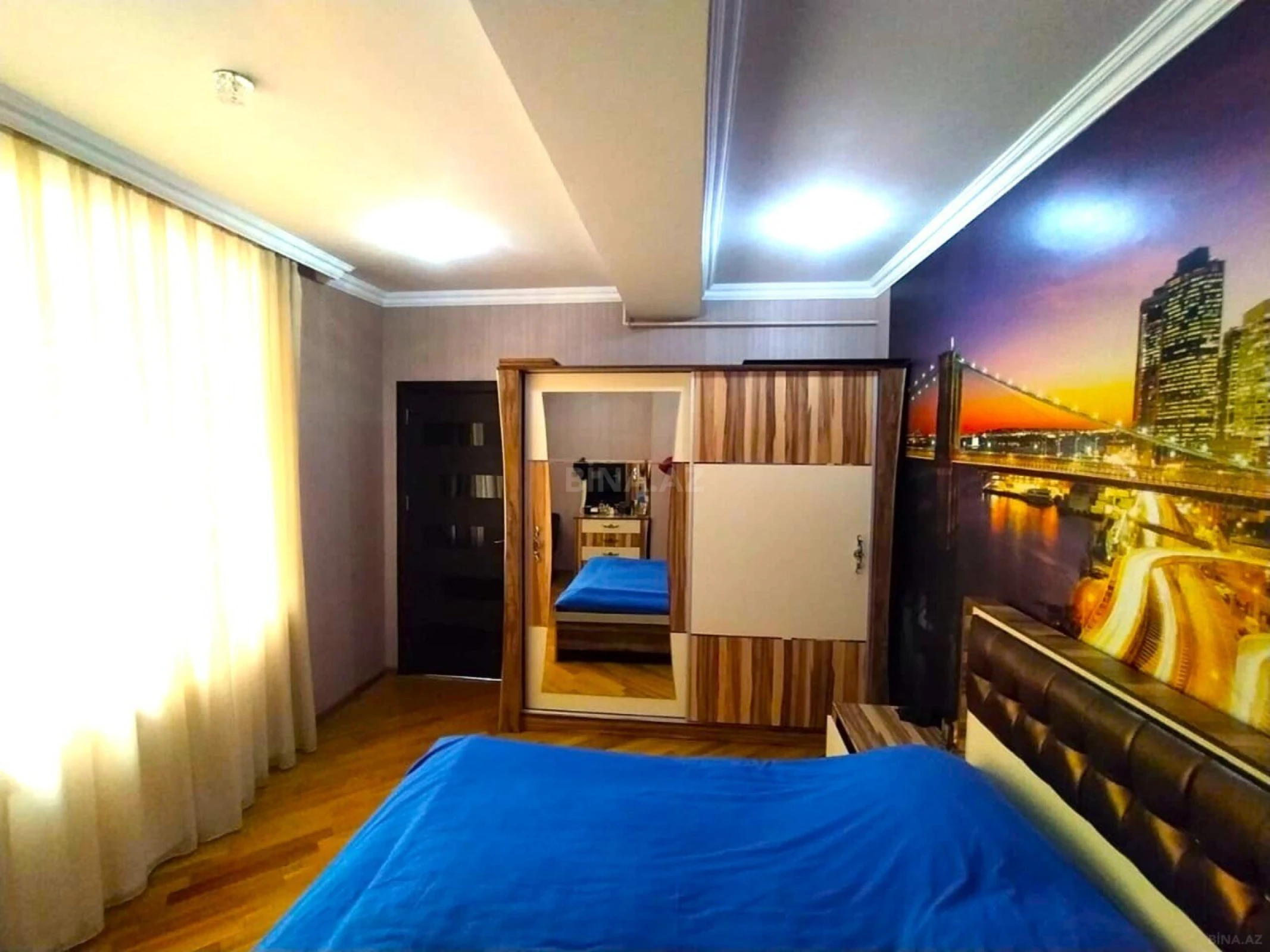 Satılır 4 otaqlı mənzil 135.7 m²