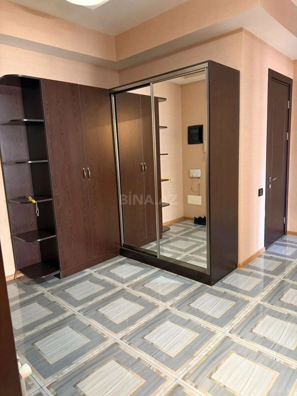 Kirayə verilir 2 otaqlı mənzil 96 m²