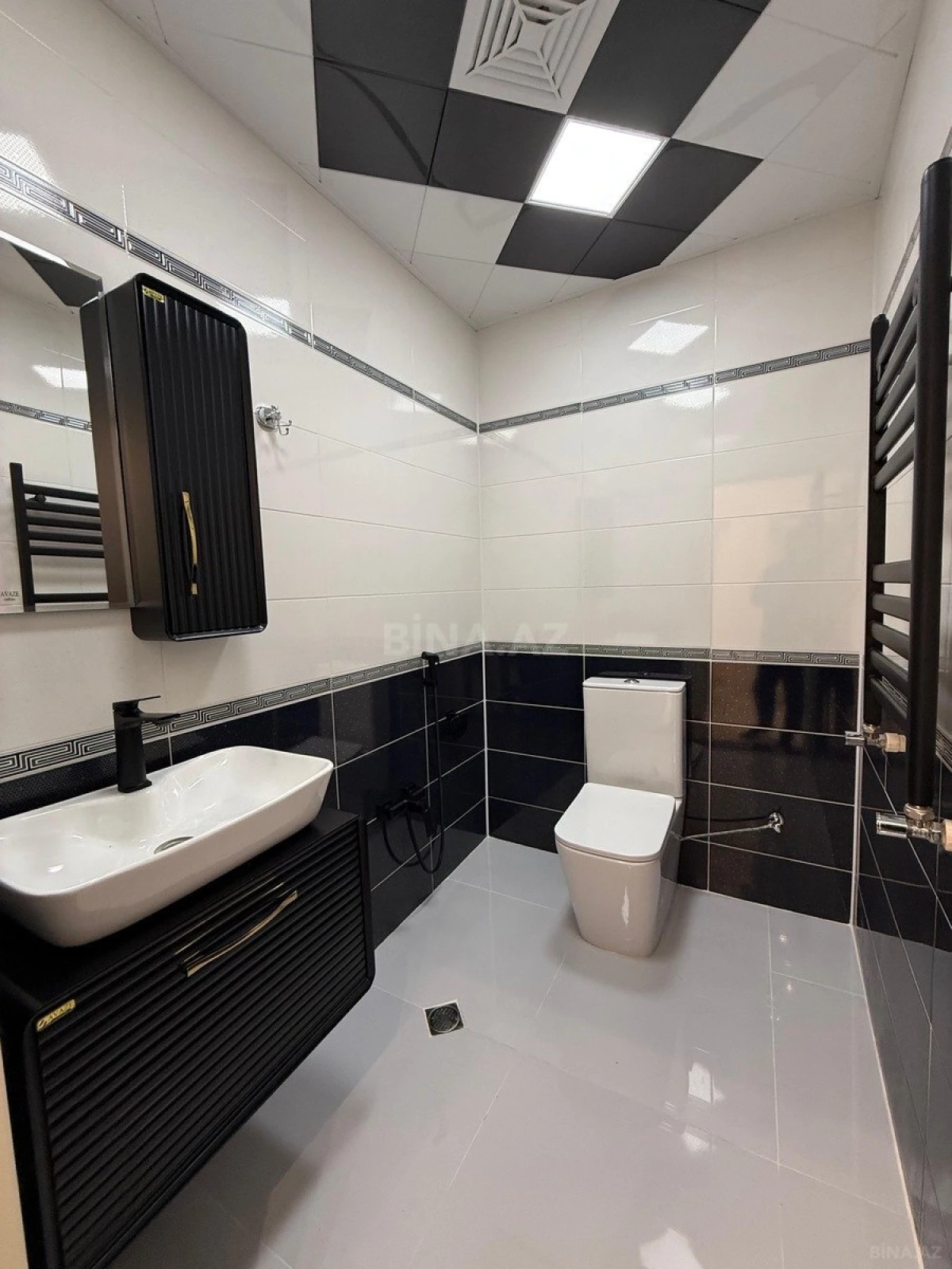 Satılır 3 otaqlı mənzil 106 m²