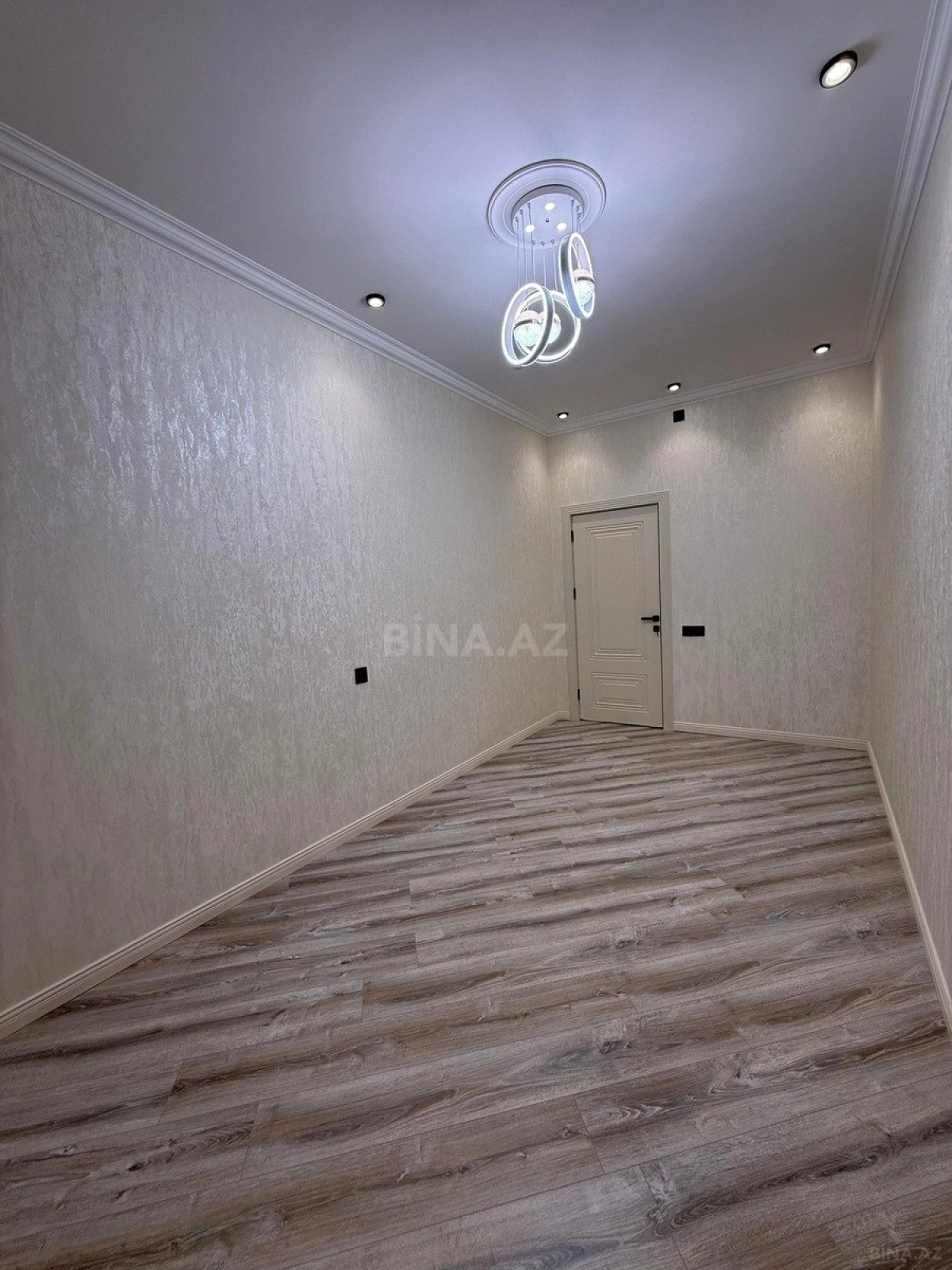 Satılır 3 otaqlı mənzil 106 m²