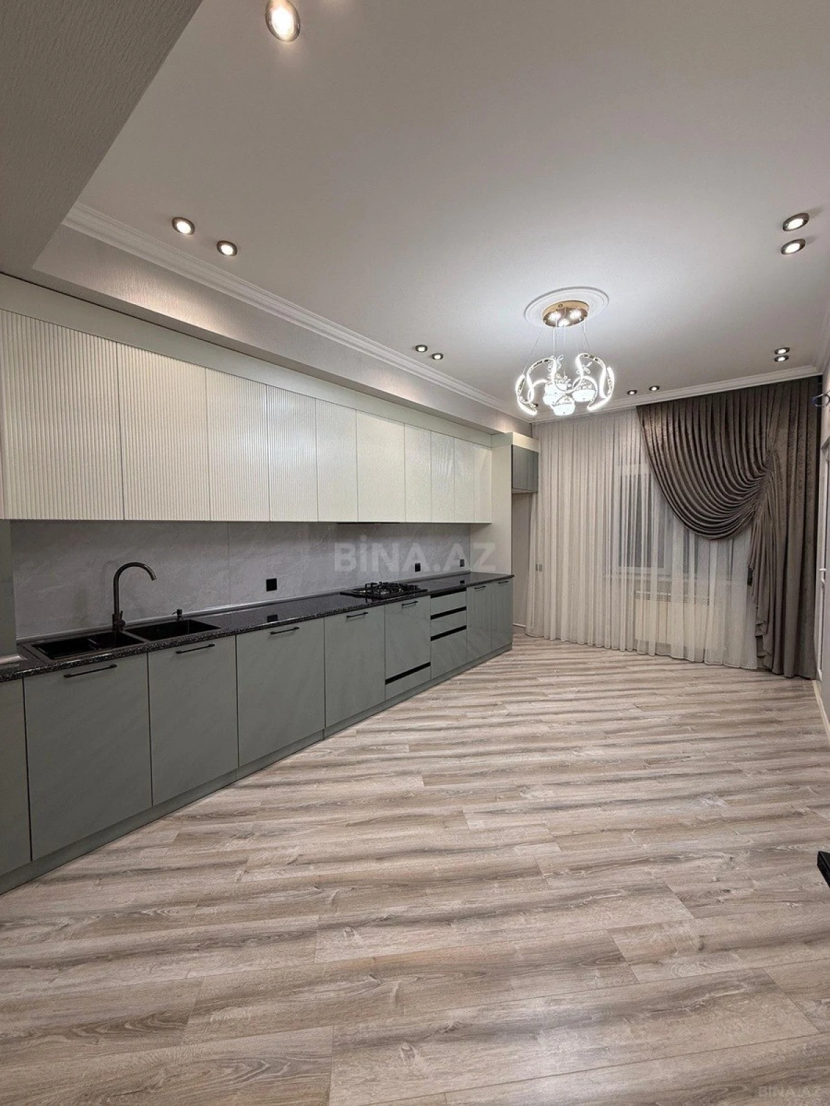 Satılır 3 otaqlı mənzil 106 m²