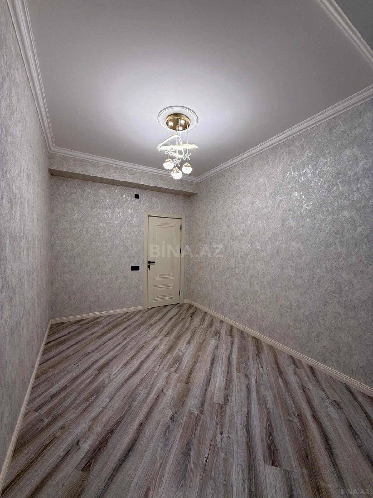 Satılır 3 otaqlı mənzil 106 m²