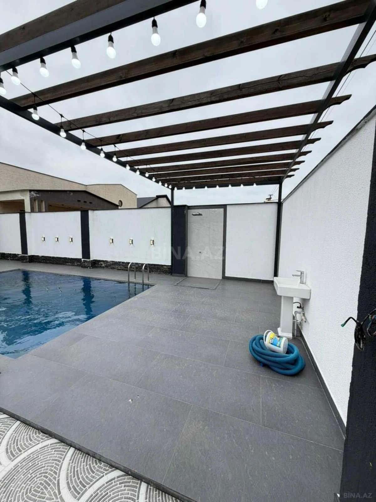Satılır 4 otaqlı həyət evi 180 m²