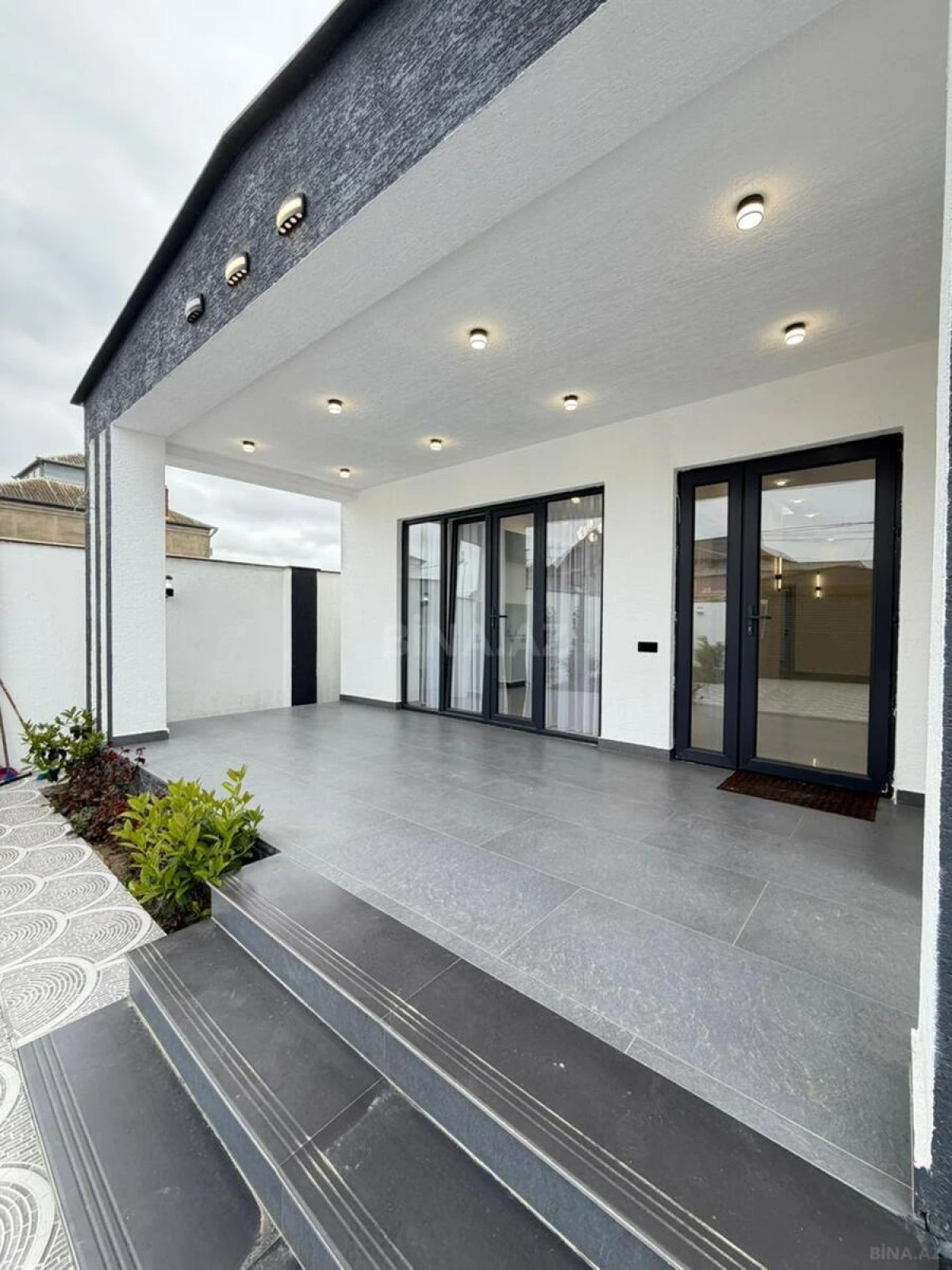 Satılır 4 otaqlı həyət evi 180 m²