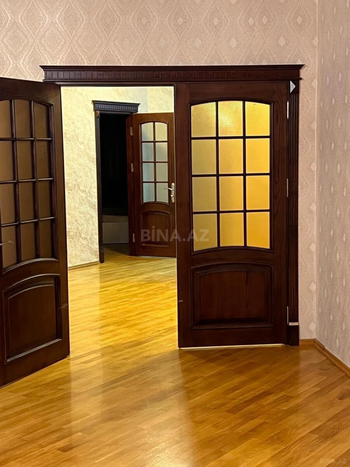 Kirayə verilir 3 otaqlı mənzil 161 m²