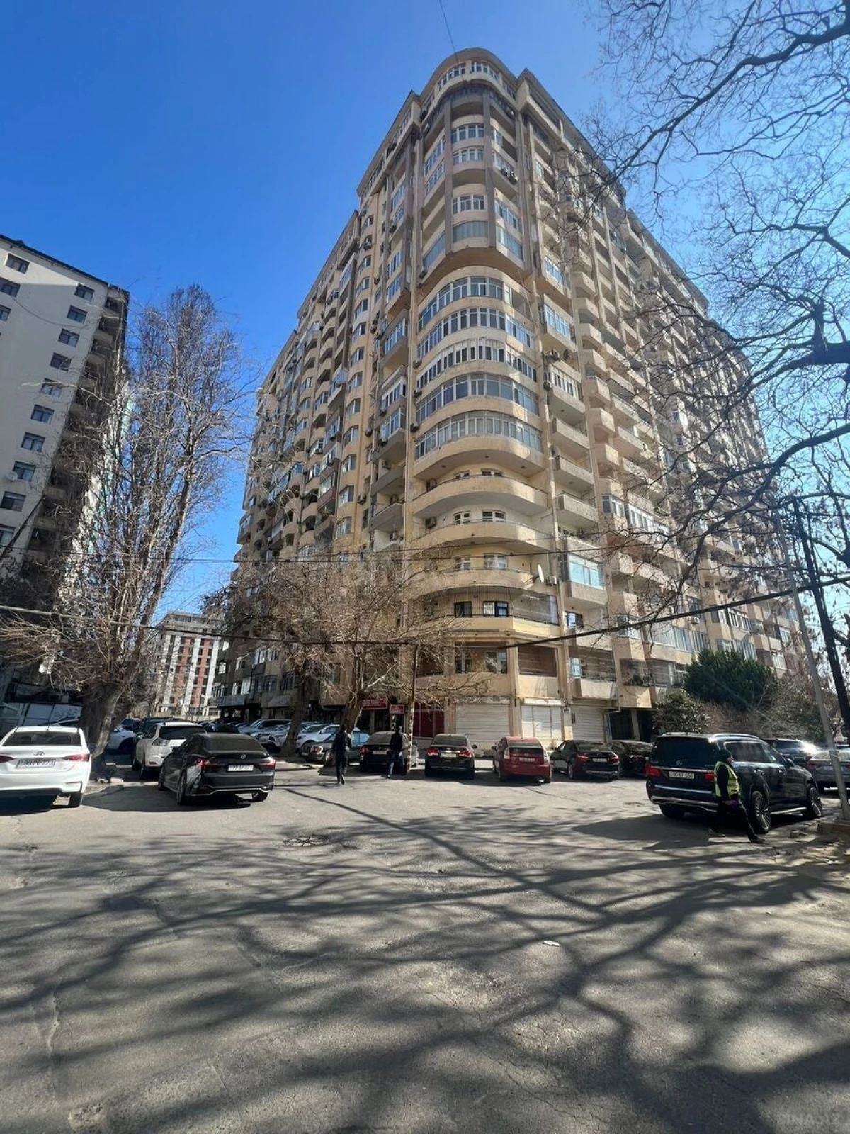 Satılır 5 otaqlı mənzil 191 m²