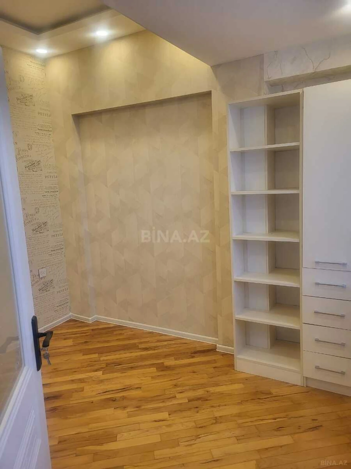 Satılır 3 otaqlı mənzil 97 m²