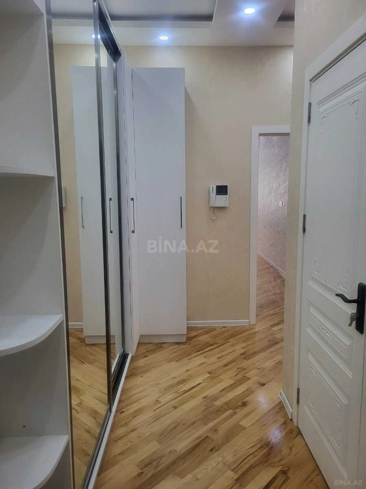 Satılır 3 otaqlı mənzil 97 m²