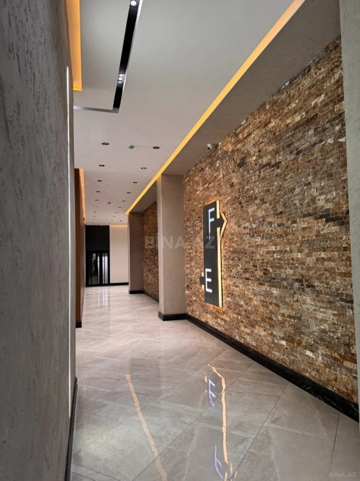 Satılır 2 otaqlı mənzil 107 m²