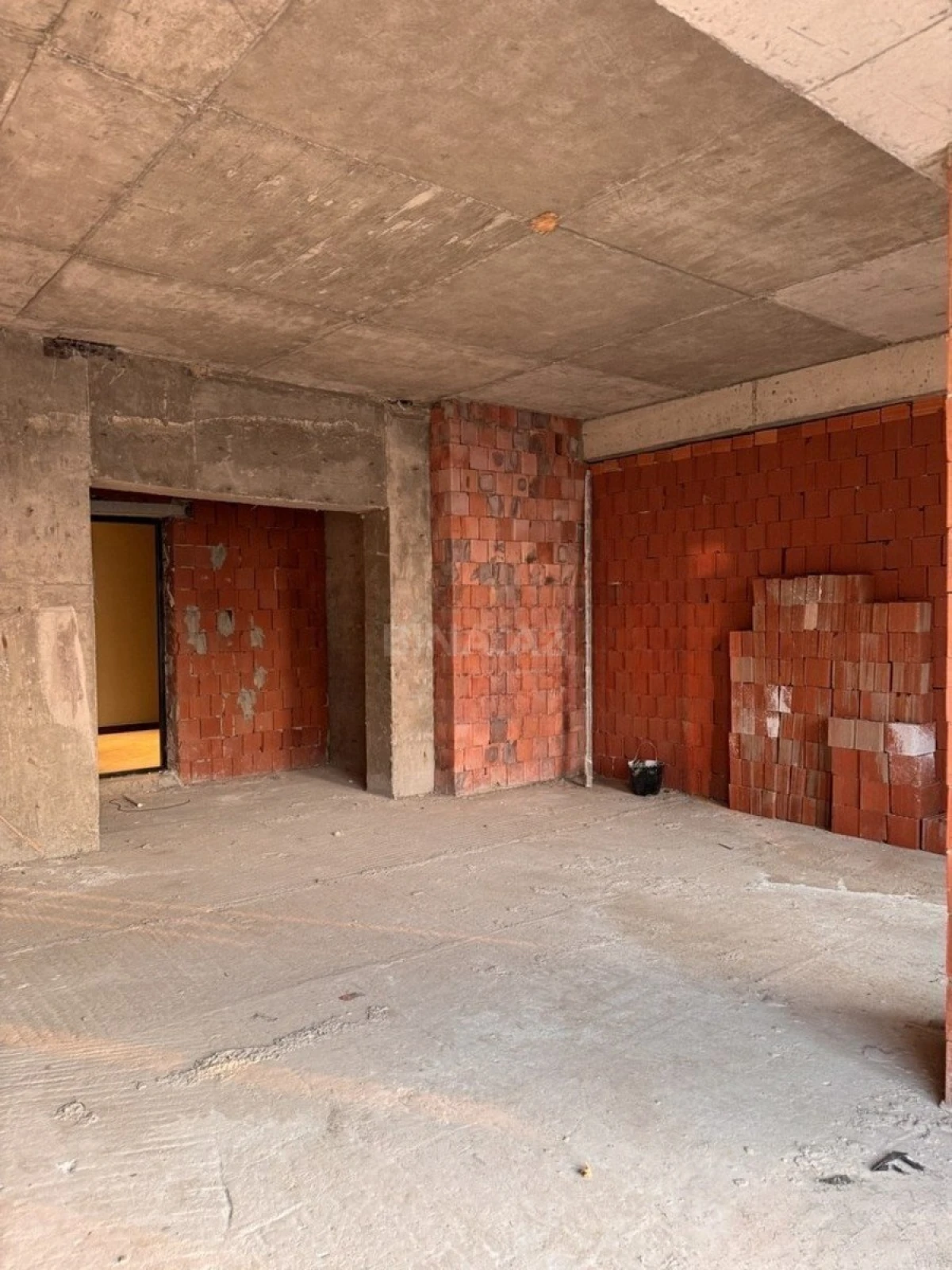 Satılır 2 otaqlı mənzil 107 m²