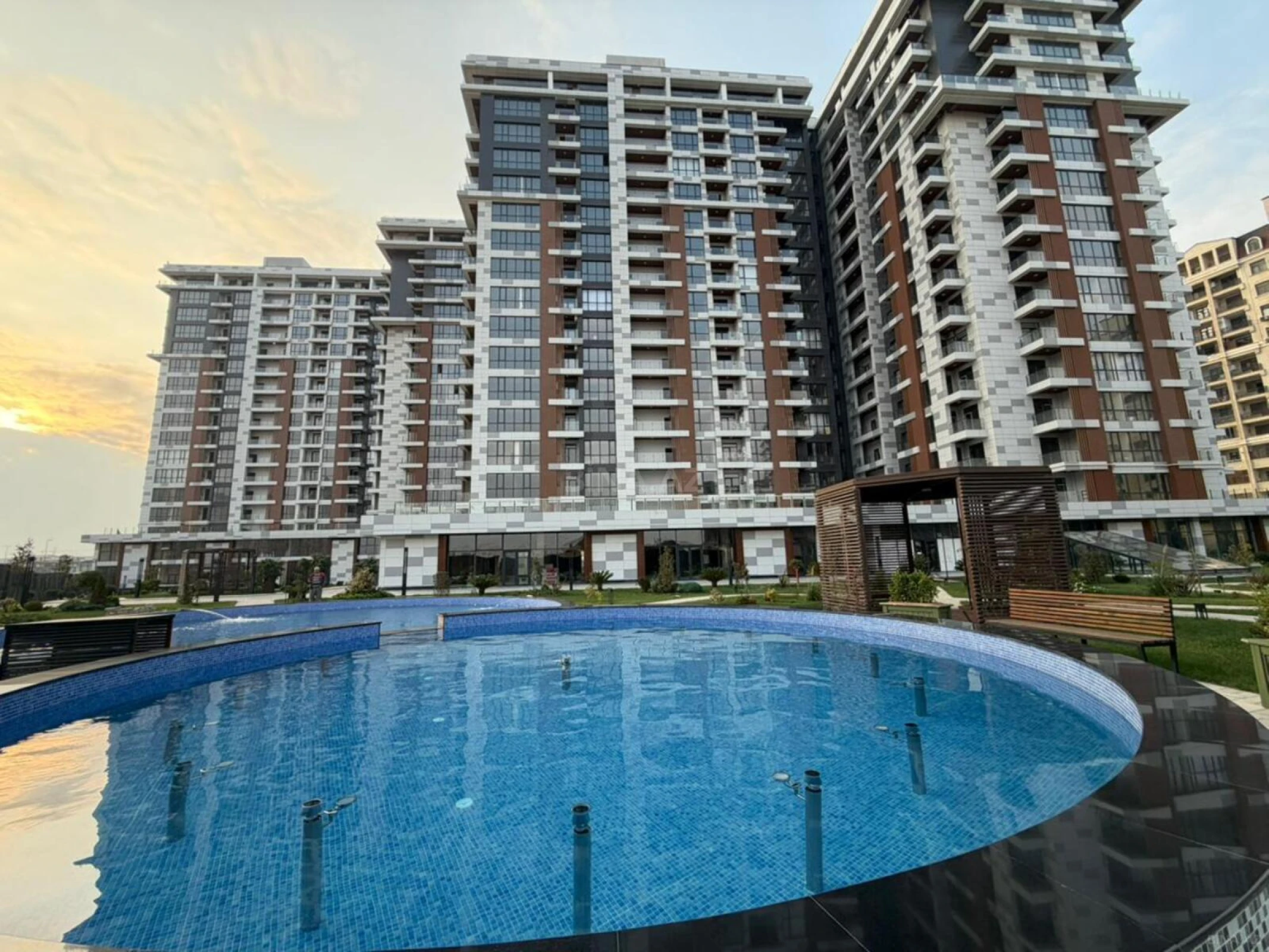 Satılır 2 otaqlı mənzil 107 m²