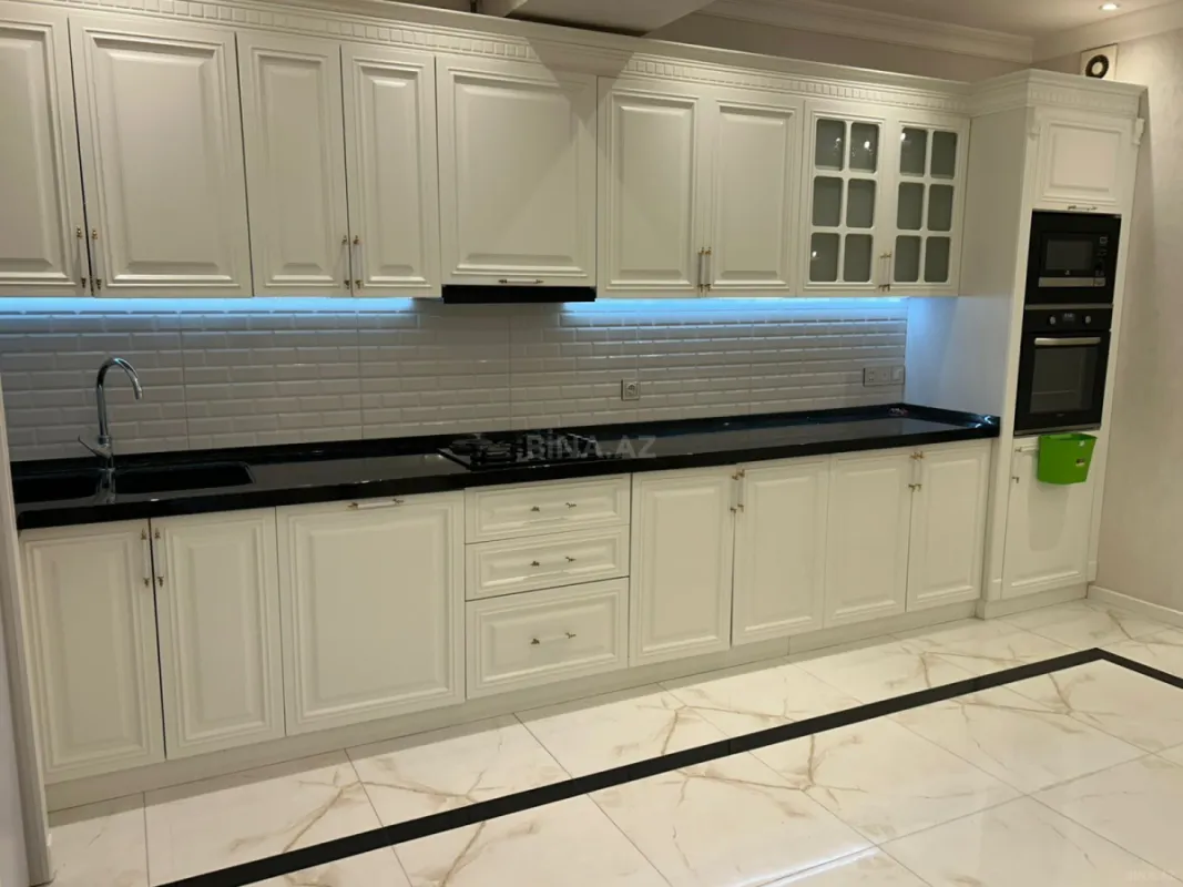 Satılır 4 otaqlı mənzil 136 m²