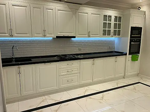 Satılır 4 otaqlı mənzil 136 m²