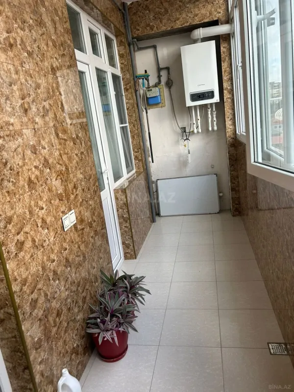 Satılır 4 otaqlı mənzil 136 m²