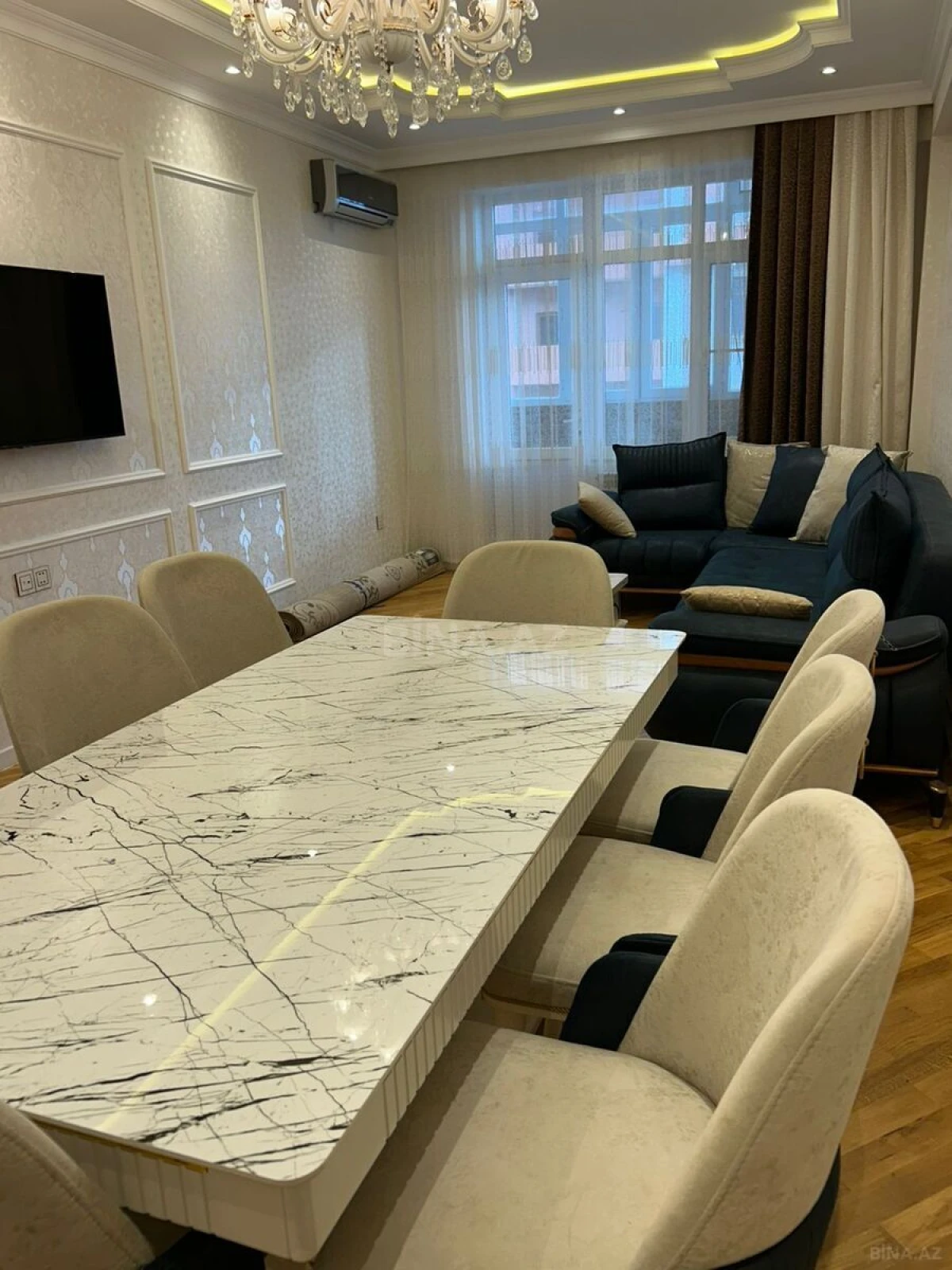Satılır 4 otaqlı mənzil 136 m²