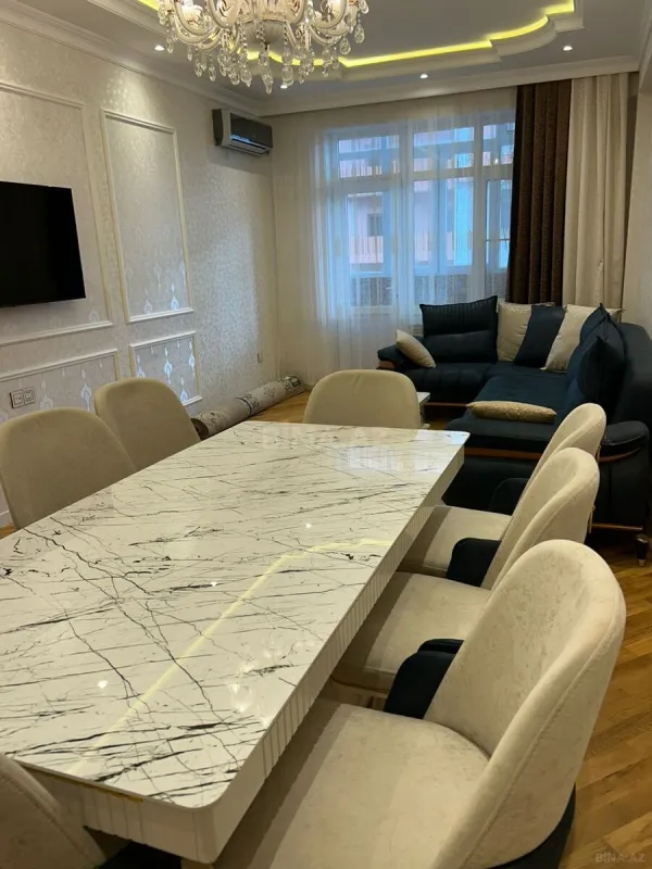 Satılır 4 otaqlı mənzil 136 m²