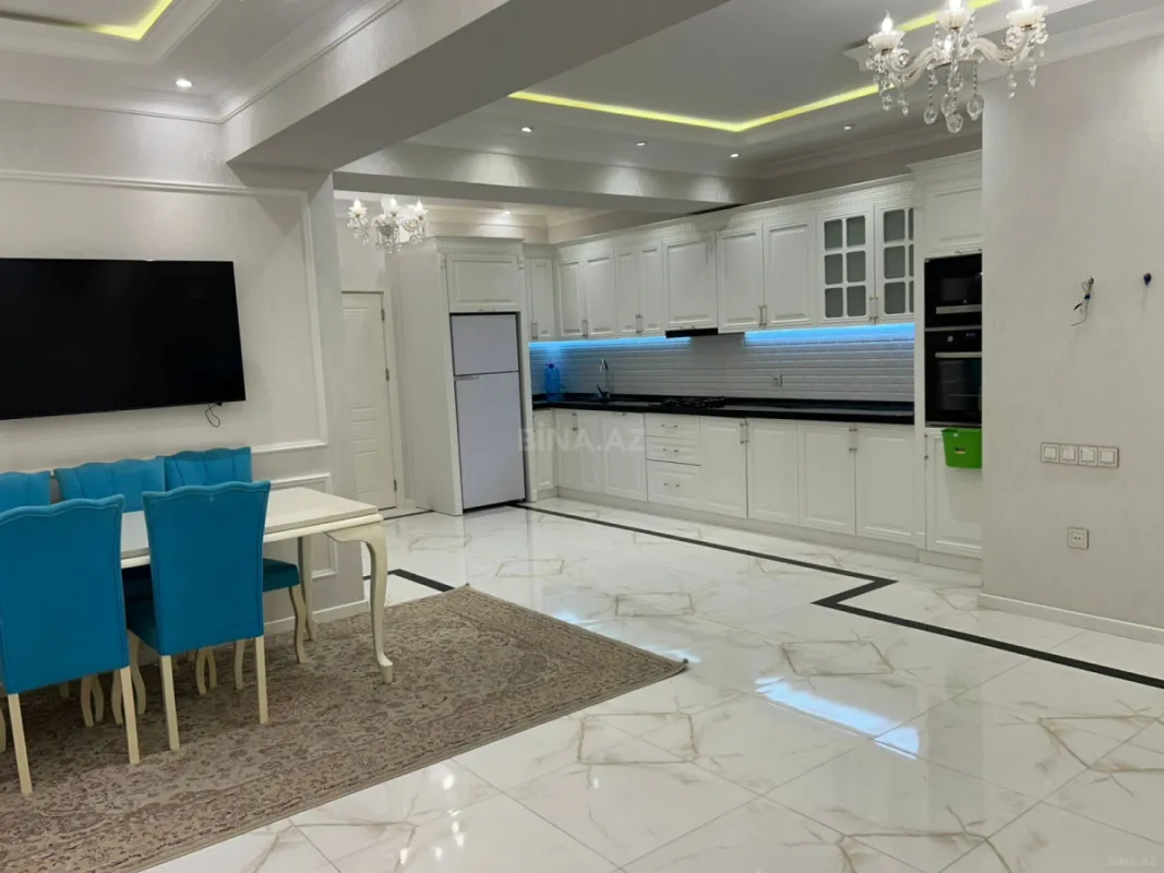 Satılır 4 otaqlı mənzil 136 m²