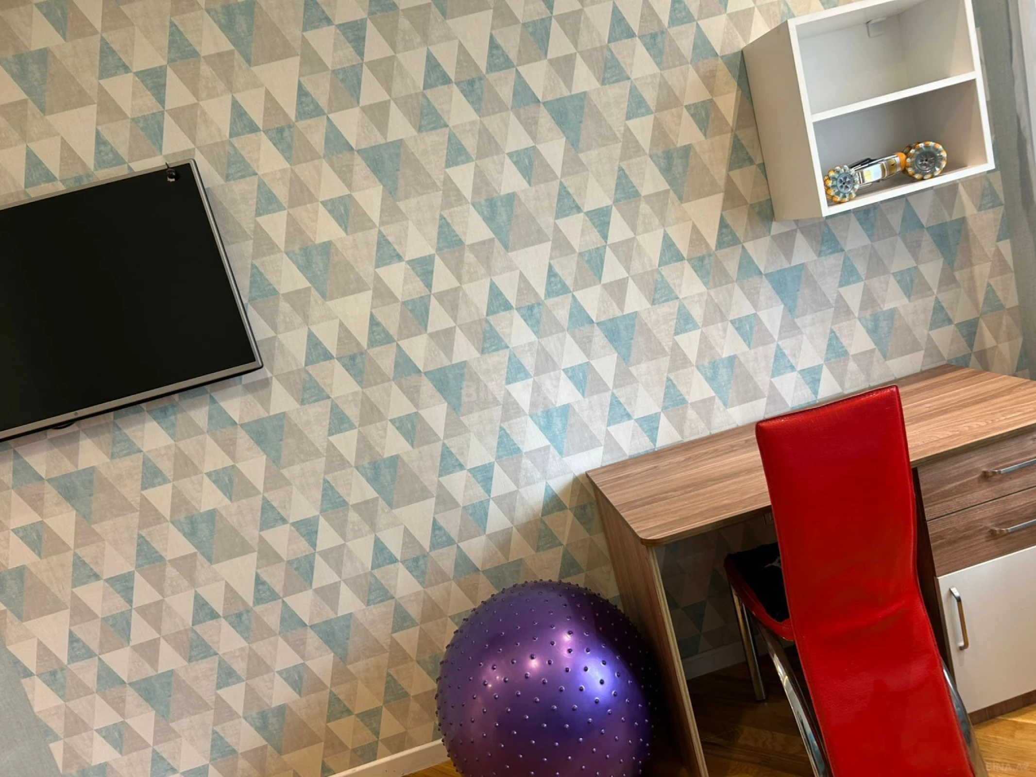 Satılır 4 otaqlı mənzil 136 m²