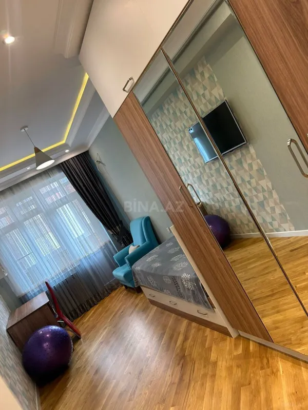 Satılır 4 otaqlı mənzil 136 m²