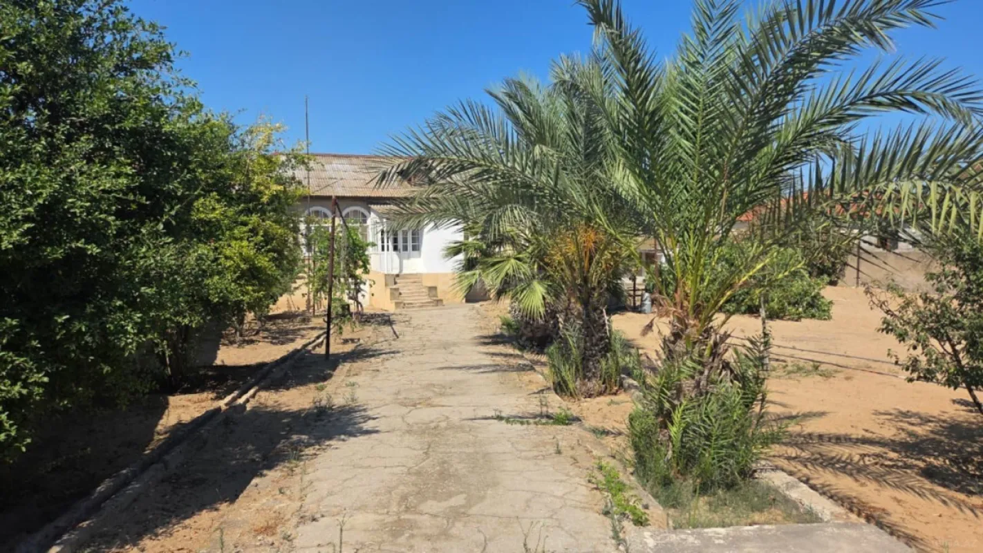 Satılır 7 otaqlı həyət evi 180 m²