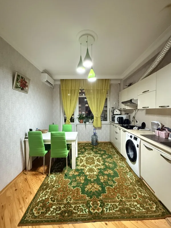 Satılır 3 otaqlı mənzil 110 m²