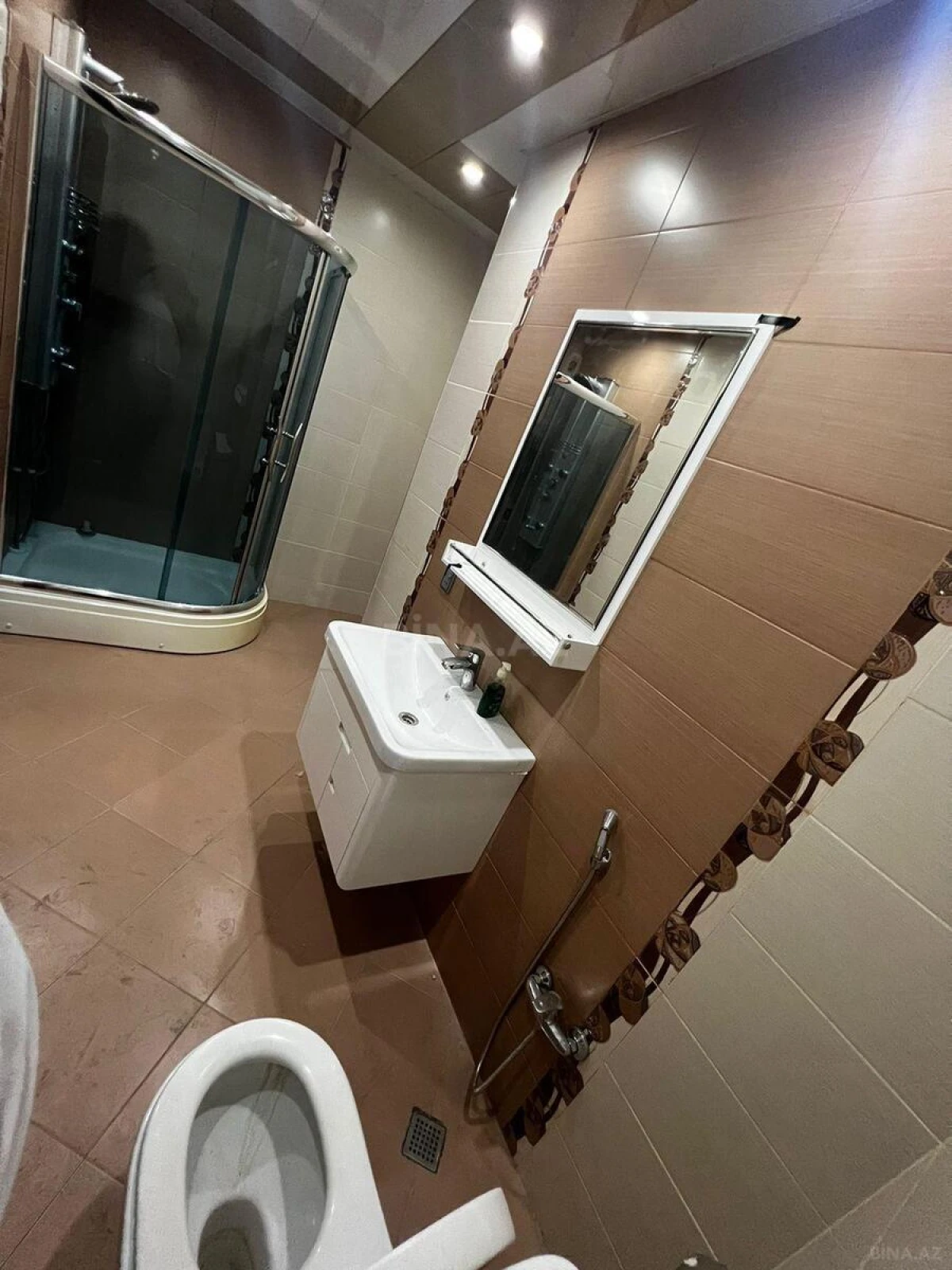 Satılır 4 otaqlı mənzil 150 m²