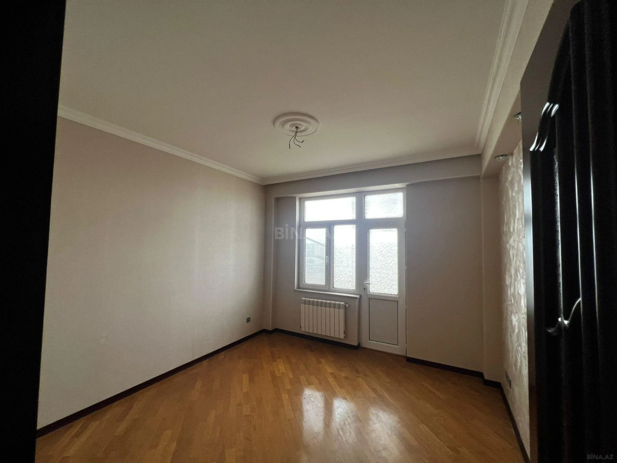 Satılır 4 otaqlı mənzil 150 m²