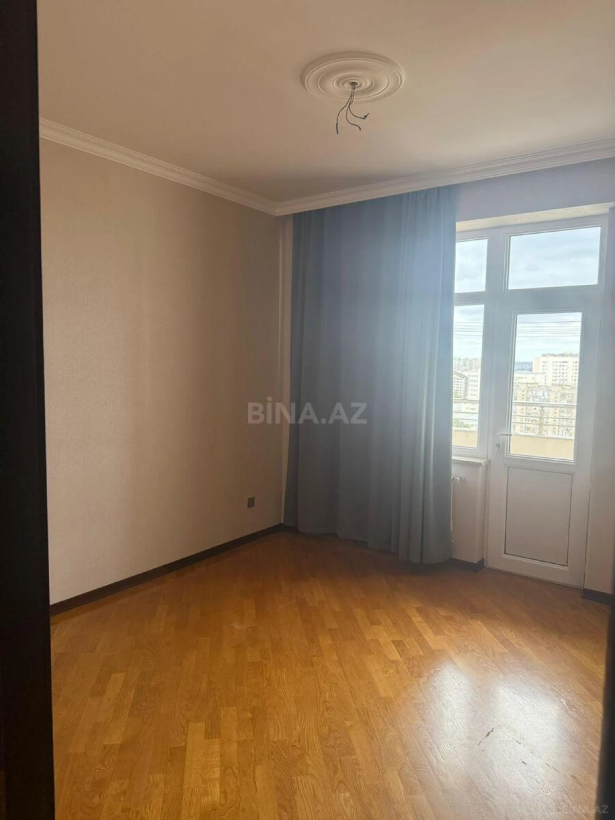 Satılır 4 otaqlı mənzil 150 m²