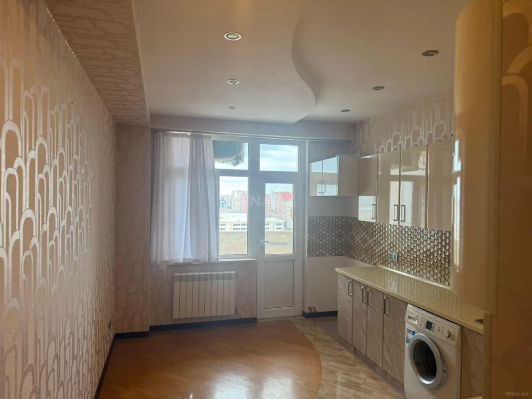 Satılır 4 otaqlı mənzil 150 m²