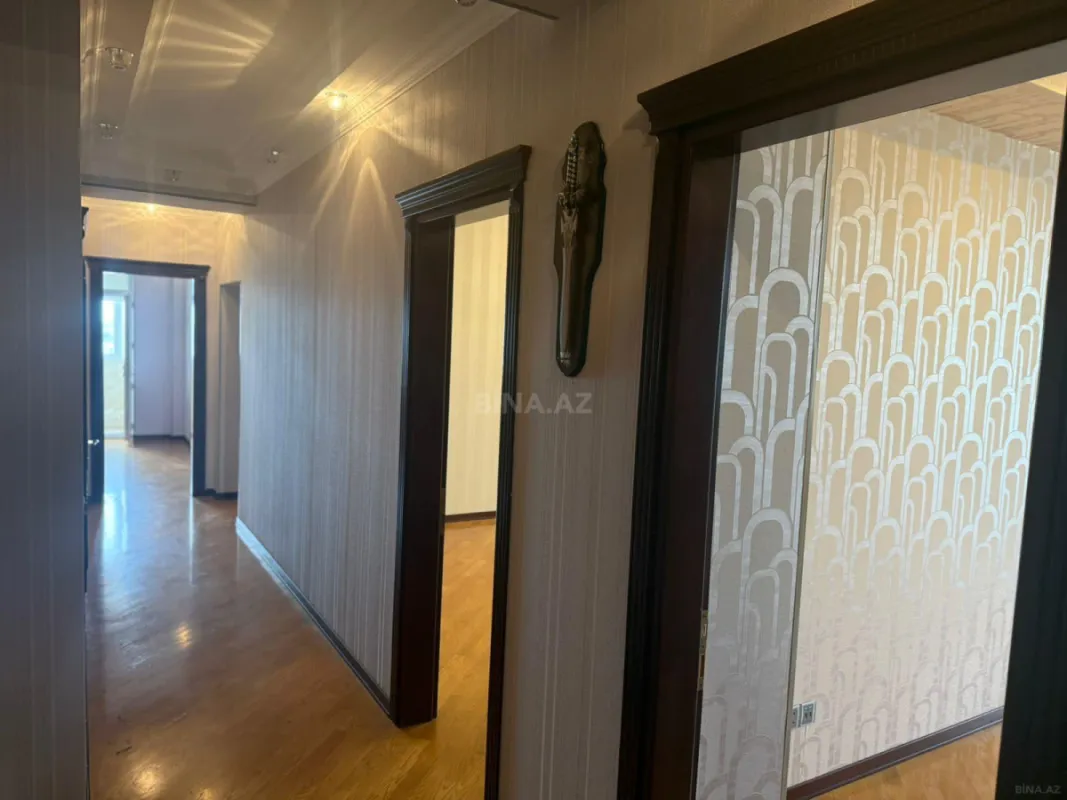 Satılır 4 otaqlı mənzil 150 m²