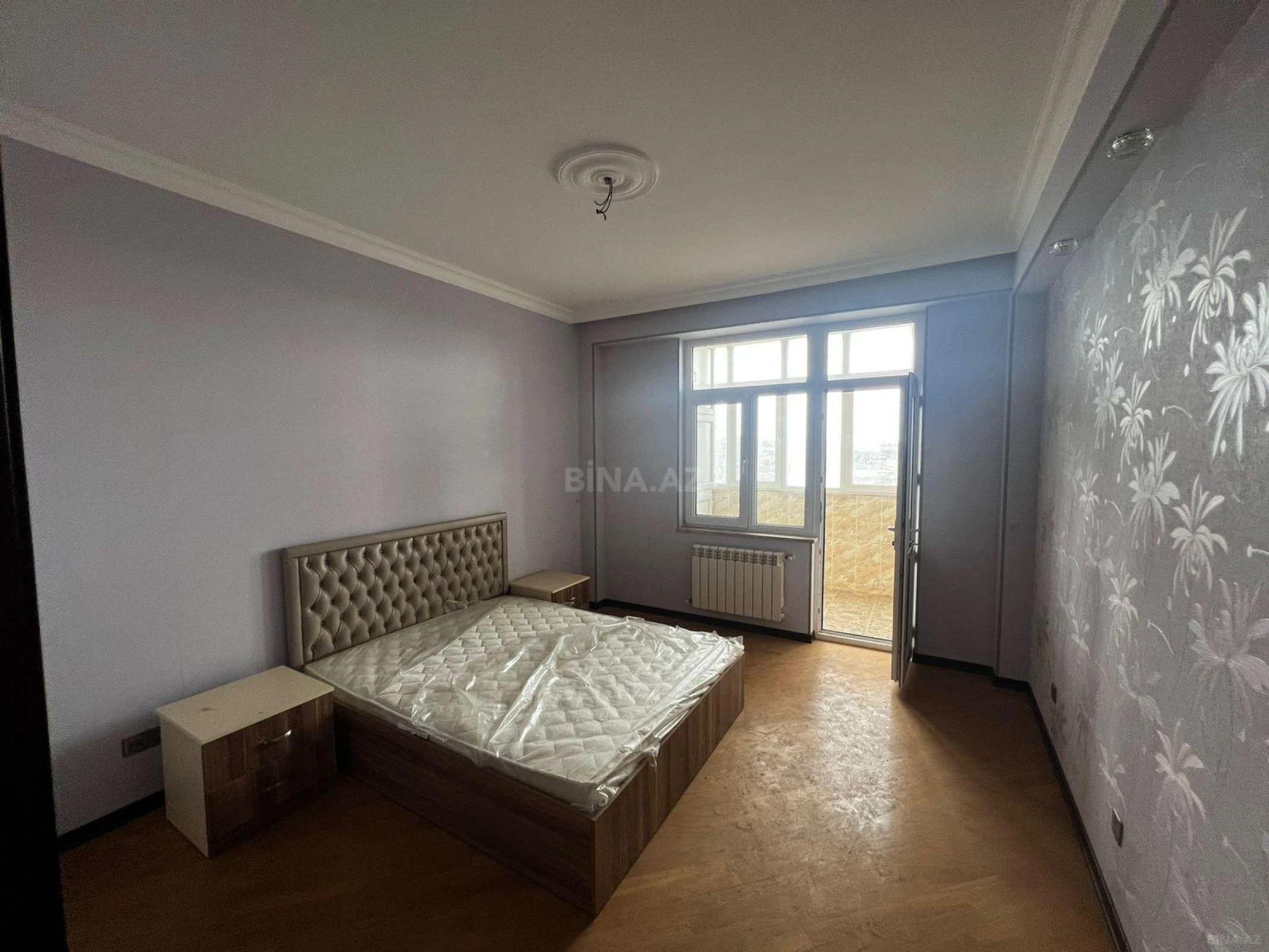 Satılır 4 otaqlı mənzil 150 m²
