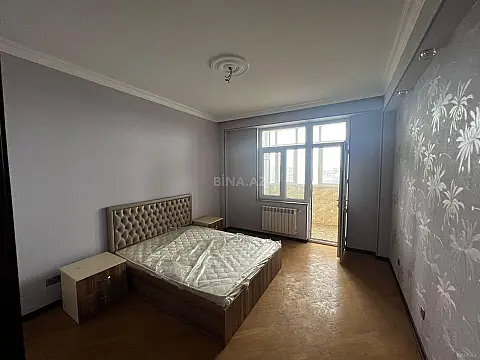 Satılır 4 otaqlı mənzil 150 m²