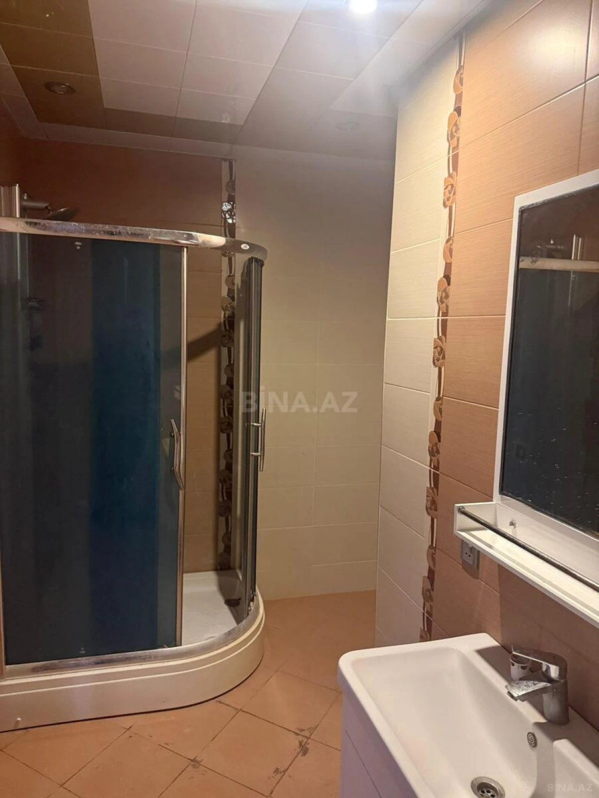 Satılır 4 otaqlı mənzil 150 m²