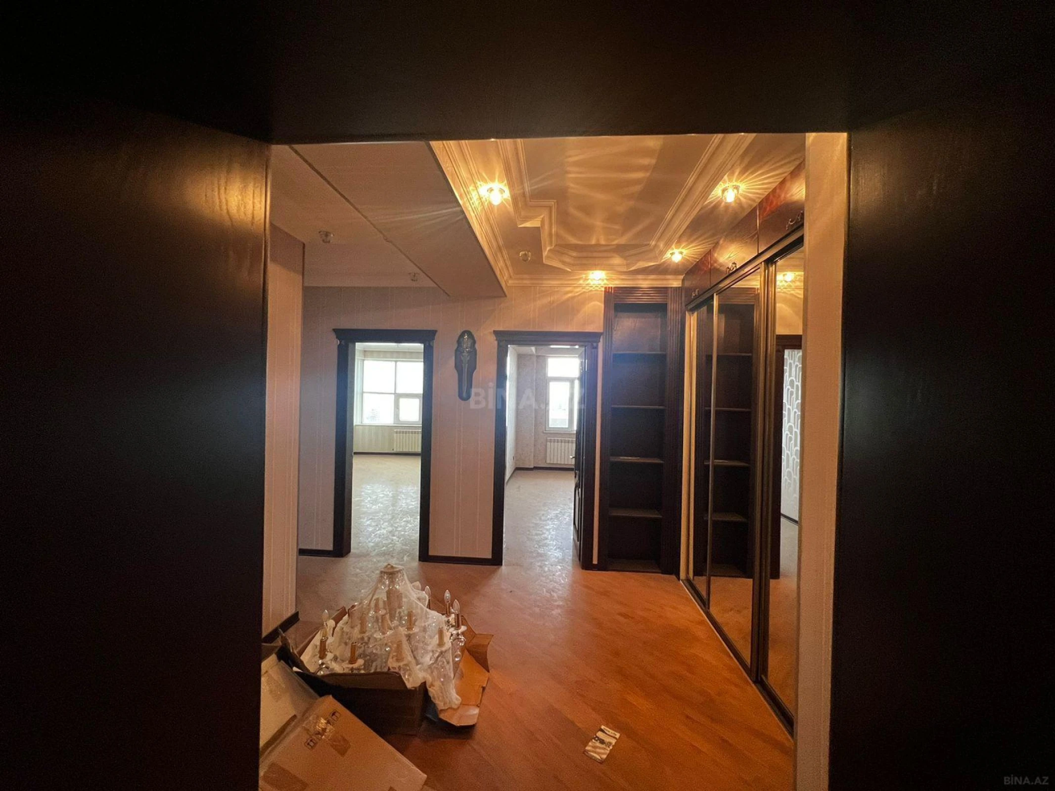 Satılır 4 otaqlı mənzil 150 m²