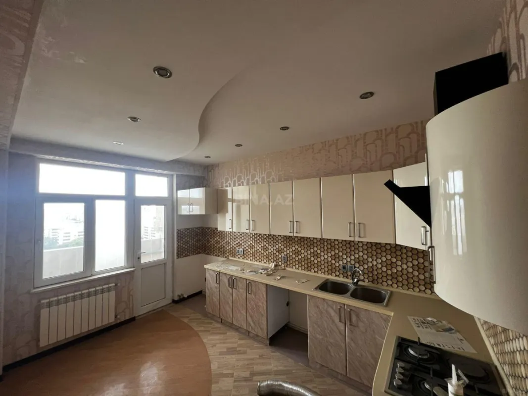 Satılır 4 otaqlı mənzil 150 m²