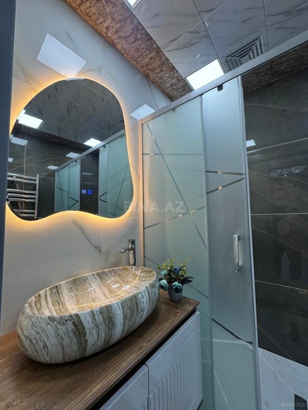 Satılır 3 otaqlı mənzil 106 m²