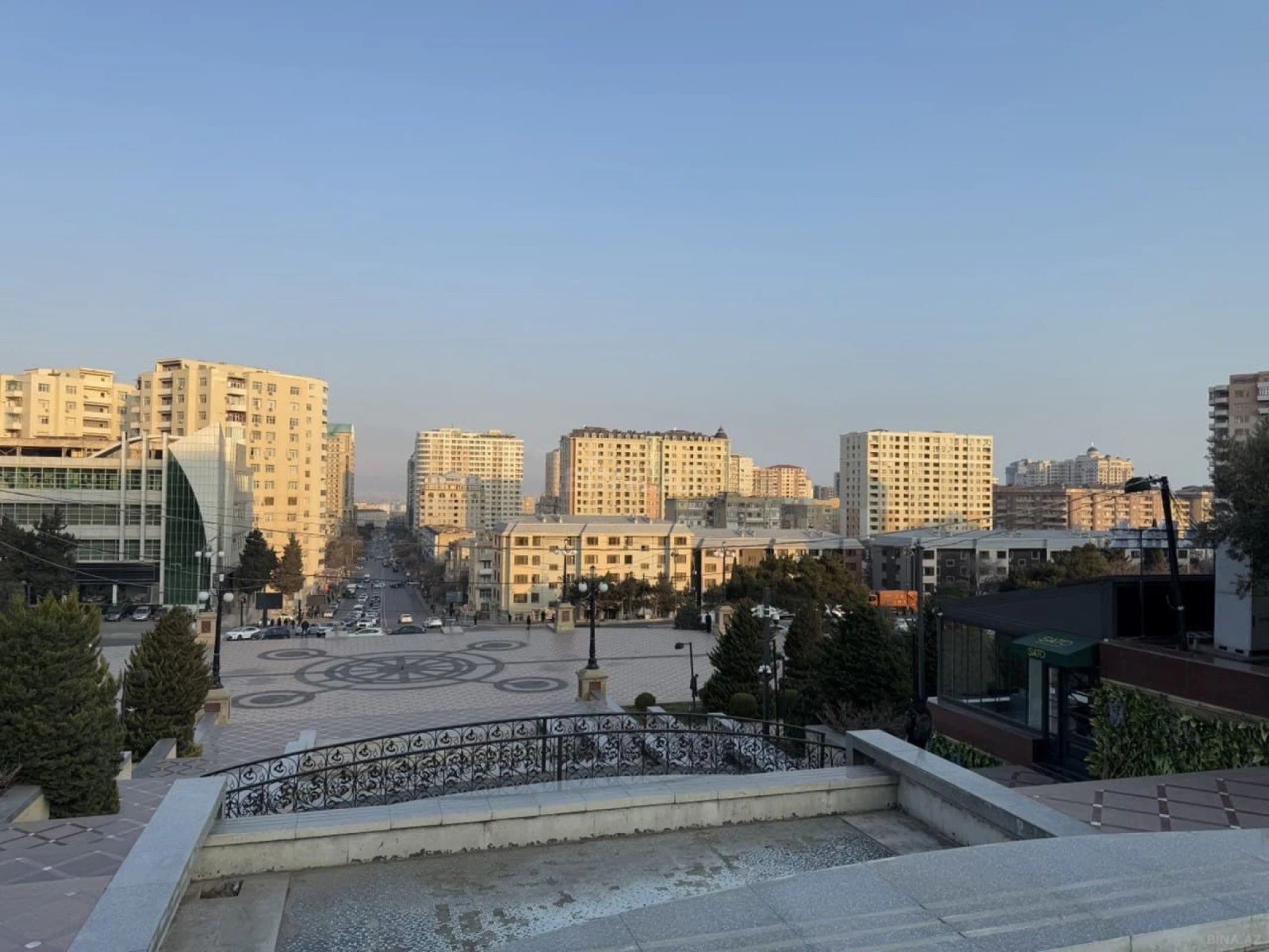 Satılır 4 otaqlı mənzil 200 m²