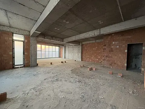 Satılır 4 otaqlı mənzil 200 m²