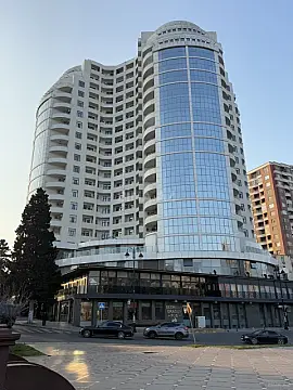 Satılır 4 otaqlı mənzil 200 m²