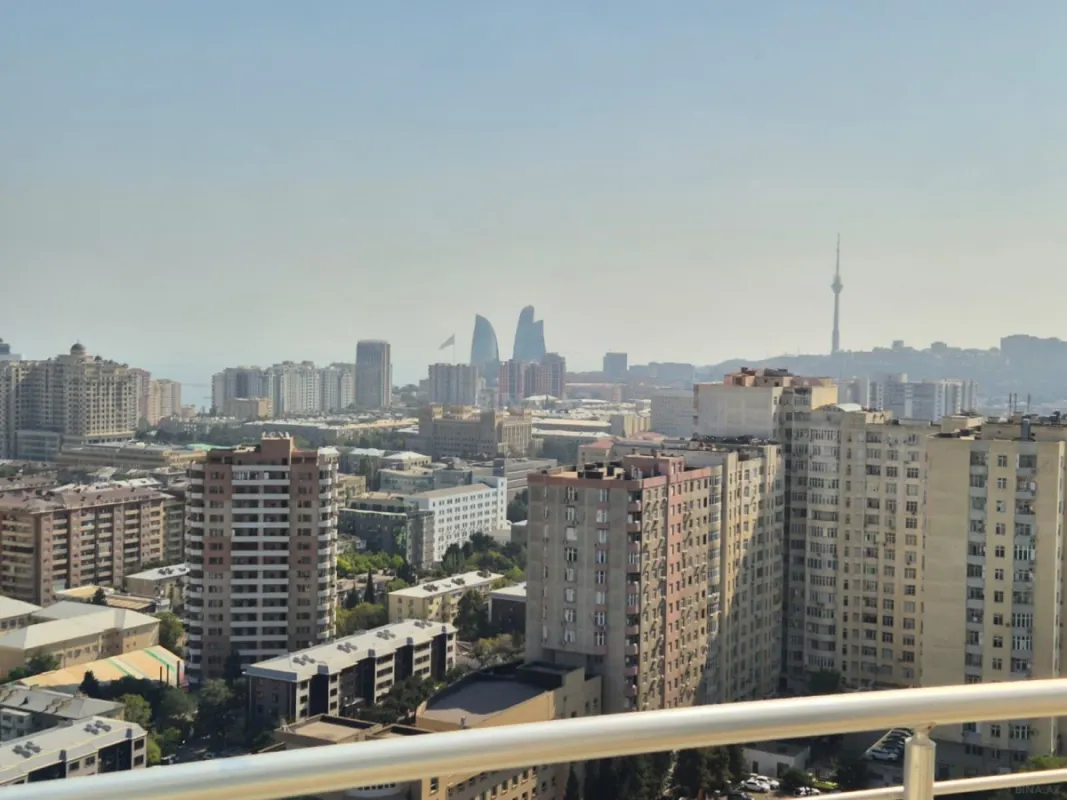 Satılır 4 otaqlı mənzil 200 m²