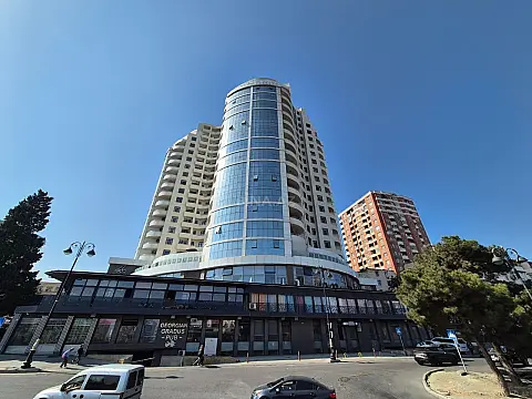 Satılır 4 otaqlı mənzil 200 m² — Bakı 4 otaq 200.00 m²