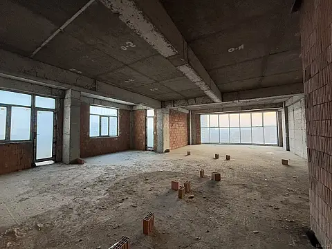 Satılır 4 otaqlı mənzil 200 m²