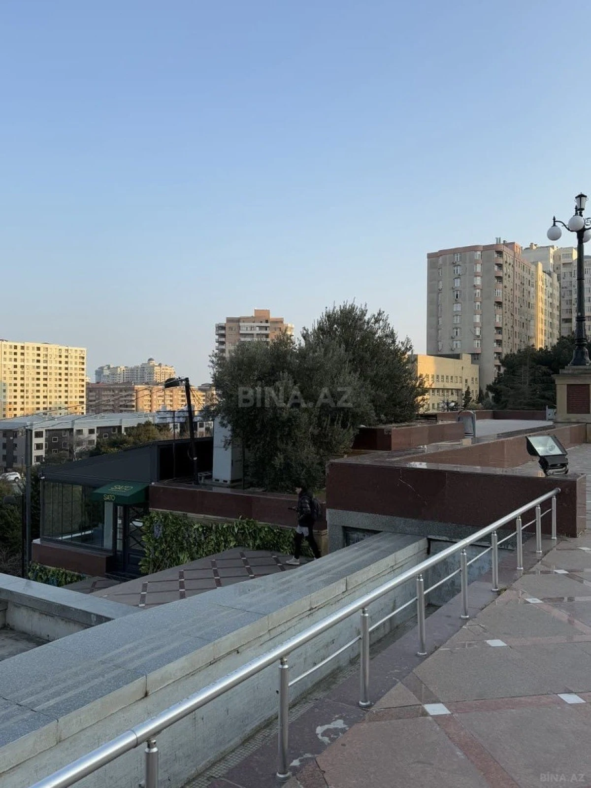 Satılır 4 otaqlı mənzil 200 m²