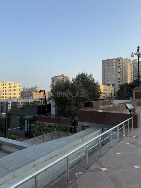 Satılır 4 otaqlı mənzil 200 m²