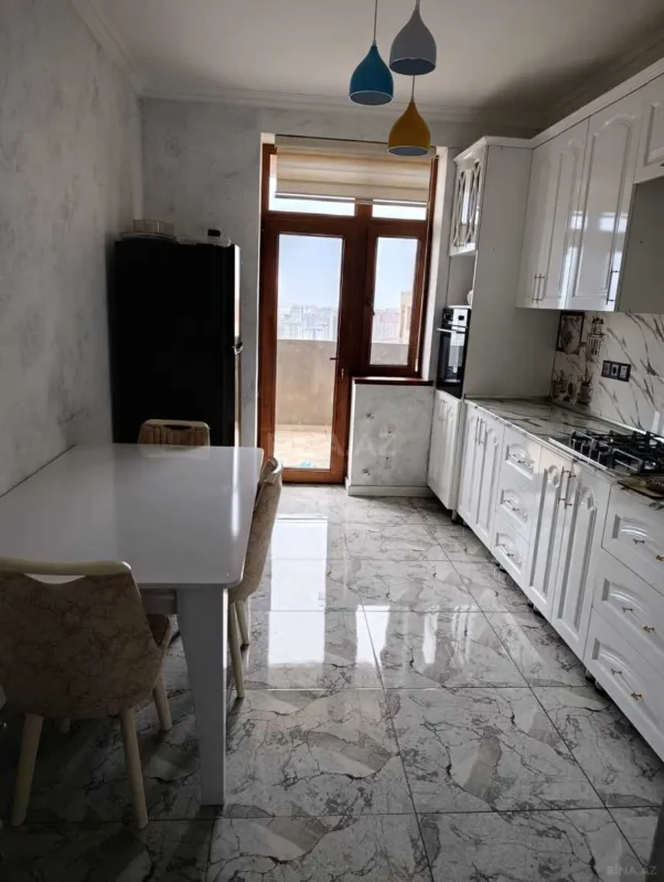 Satılır 4 otaqlı mənzil 150 m²