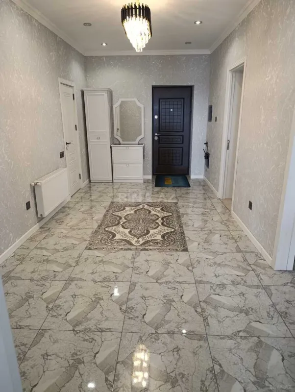 Satılır 4 otaqlı mənzil 150 m²