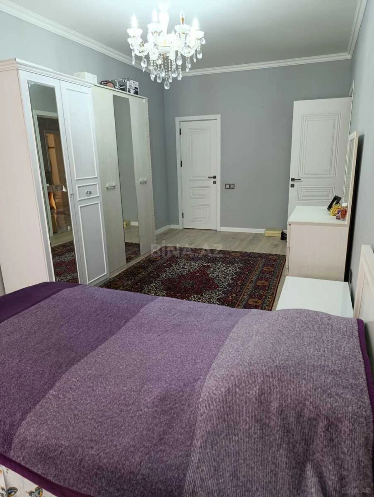 Satılır 4 otaqlı mənzil 150 m²