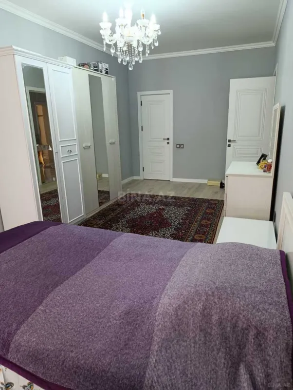 Satılır 4 otaqlı mənzil 150 m²