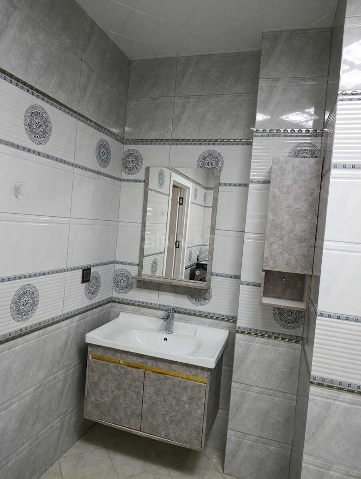 Satılır 4 otaqlı mənzil 150 m²